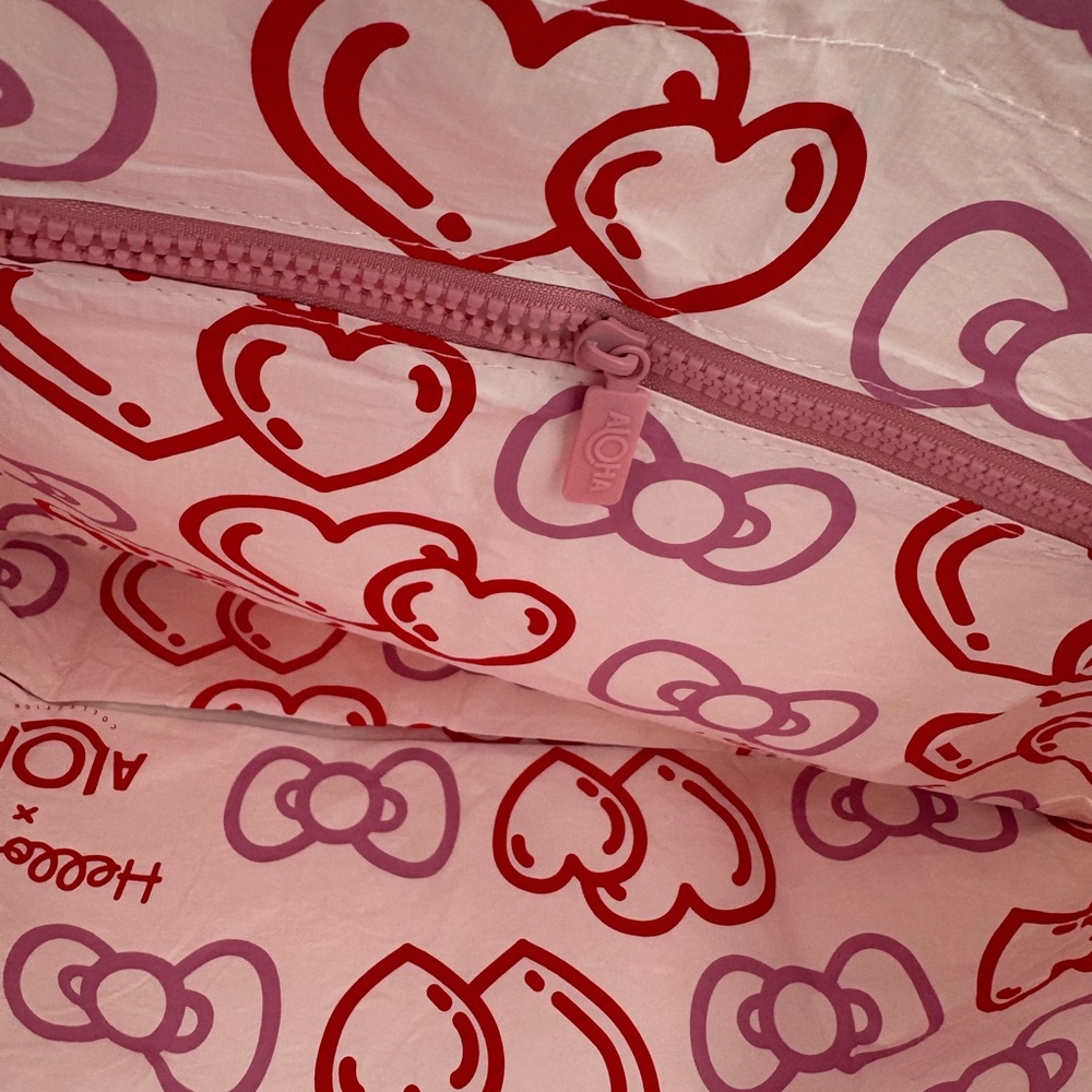 Aloha Collection x Hello Kitty Reversible Tote - Picture 7 of 10
